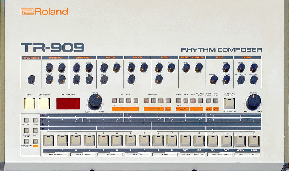 Драм-машина Roland TR-909